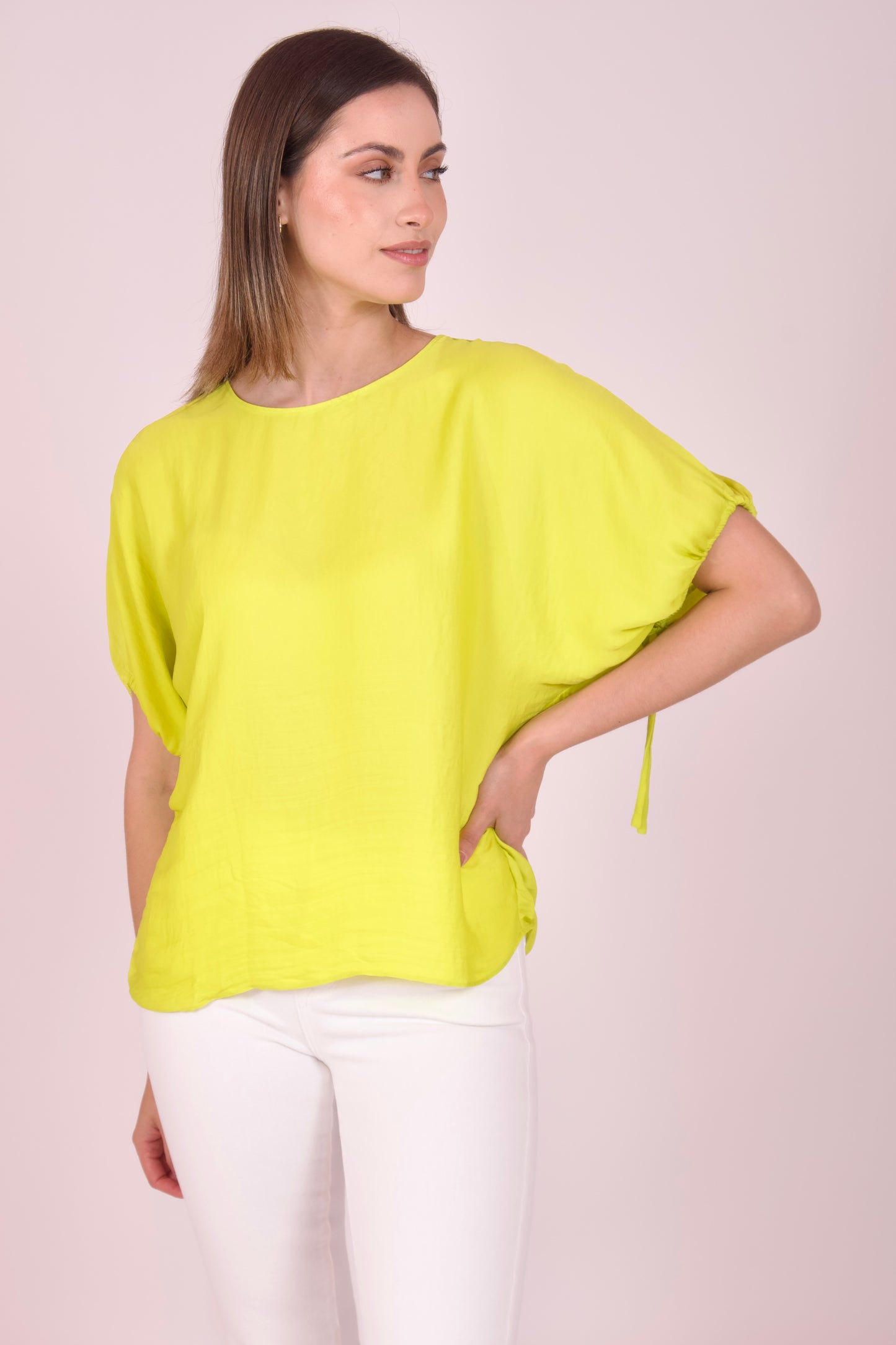 Blusa corte mariposa con ajuste en manga 116677