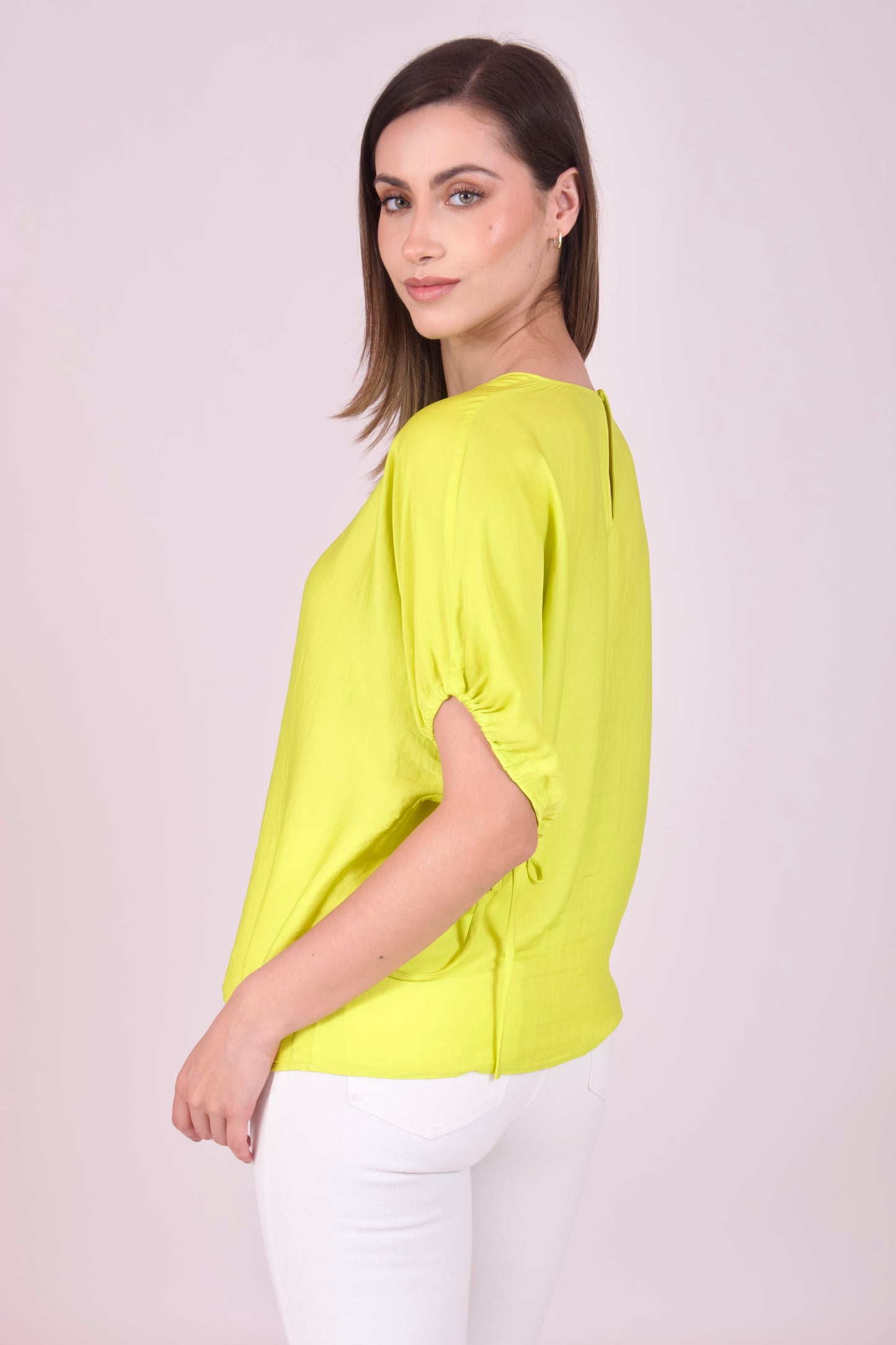 Blusa corte mariposa con ajuste en manga 116677