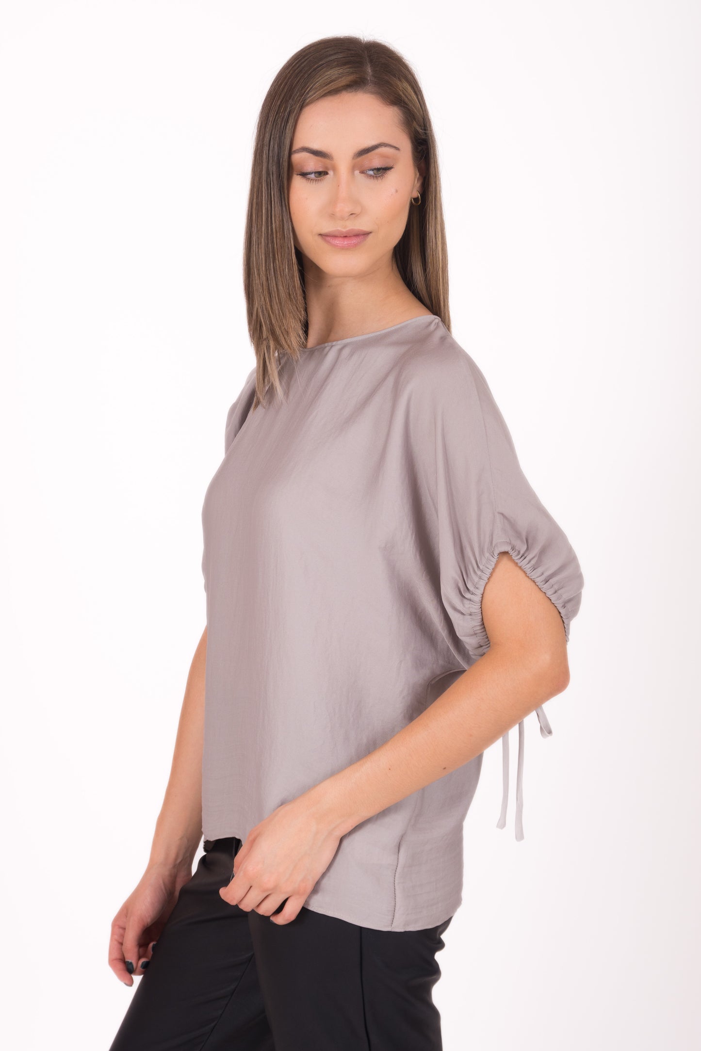 Blusa corte mariposa con ajuste en manga 116677