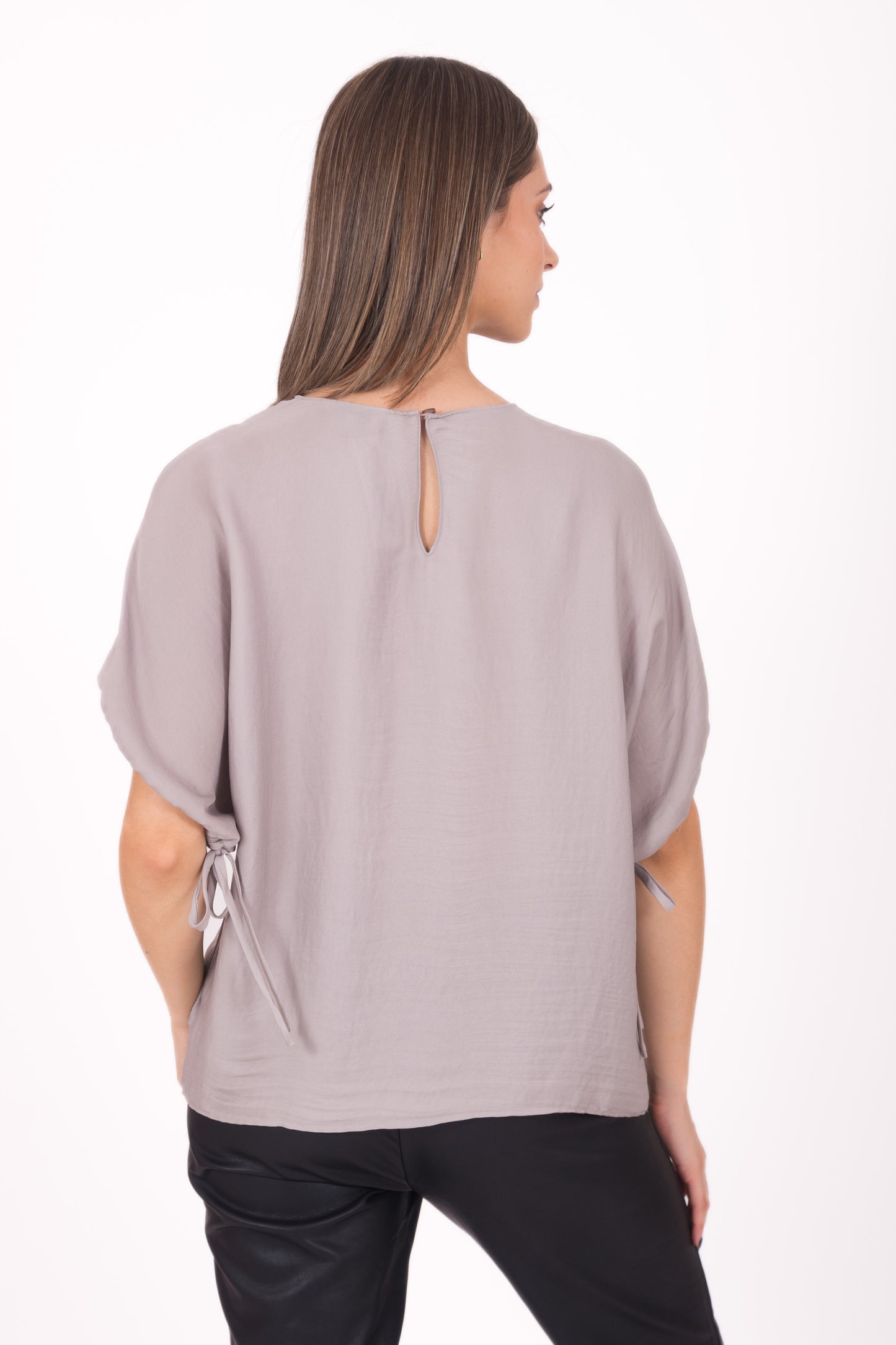 Blusa corte mariposa con ajuste en manga 116677