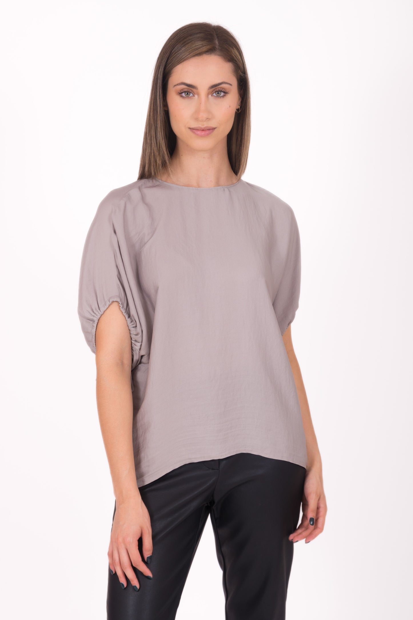 Blusa corte mariposa con ajuste en manga 116677