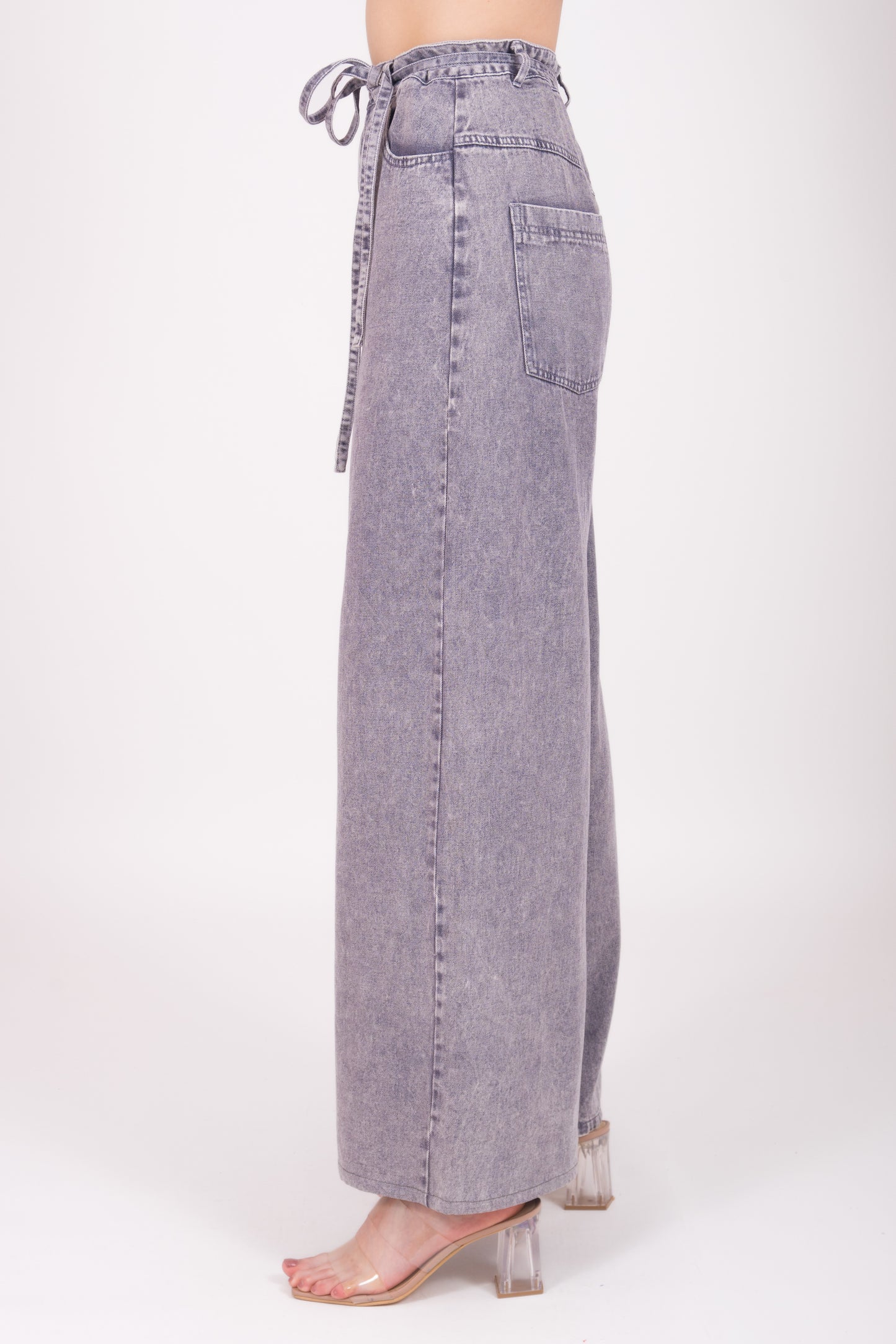 Jeans con cinto pierna amplia. FP1145