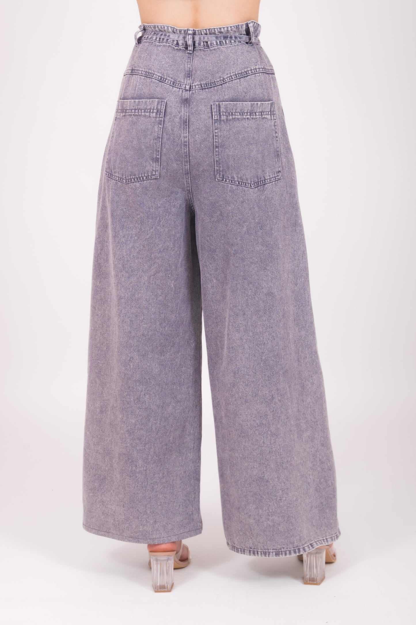 Jeans con cinto pierna amplia. FP1145