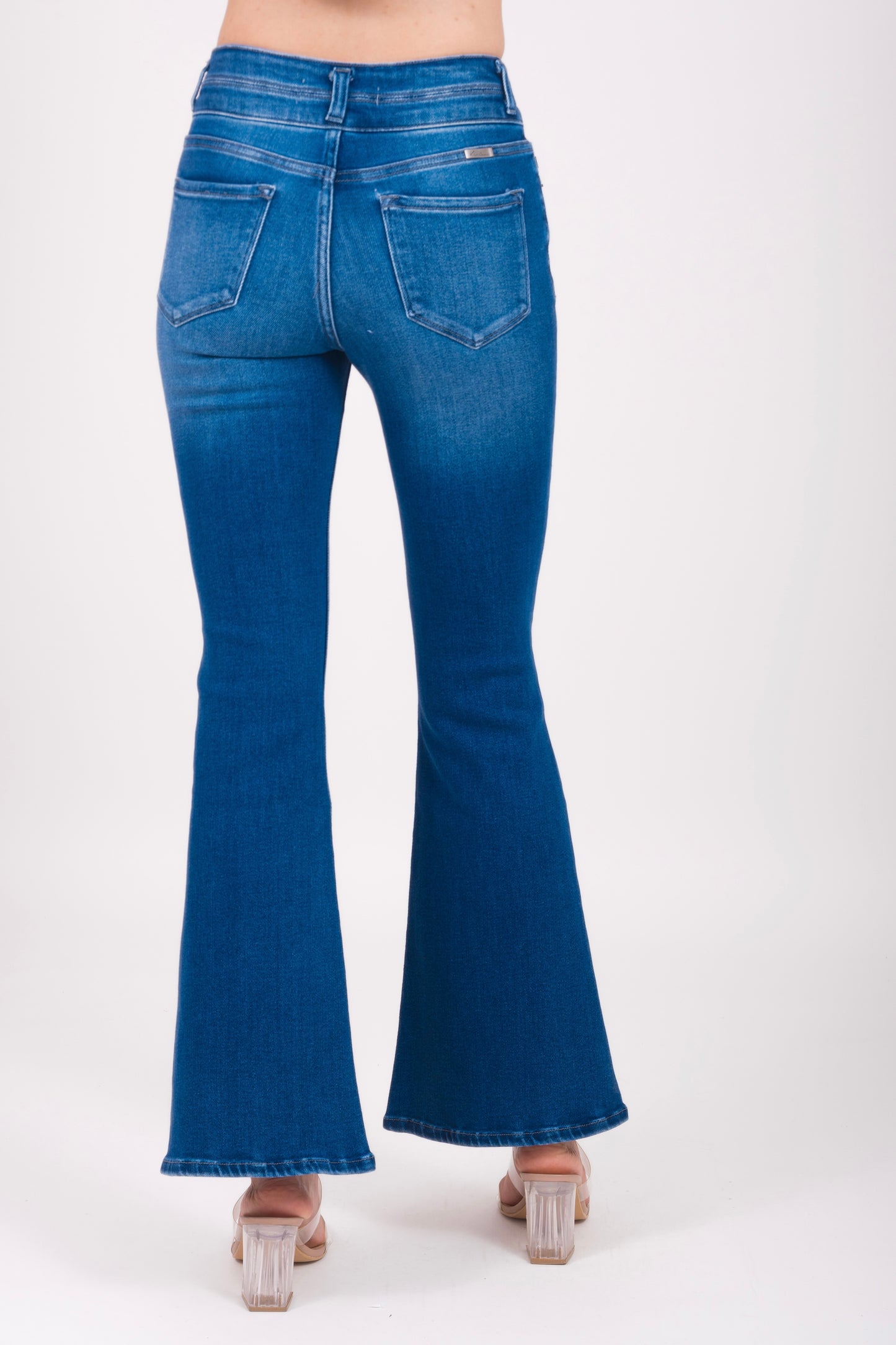 Jeans con doble botón.  C7123M