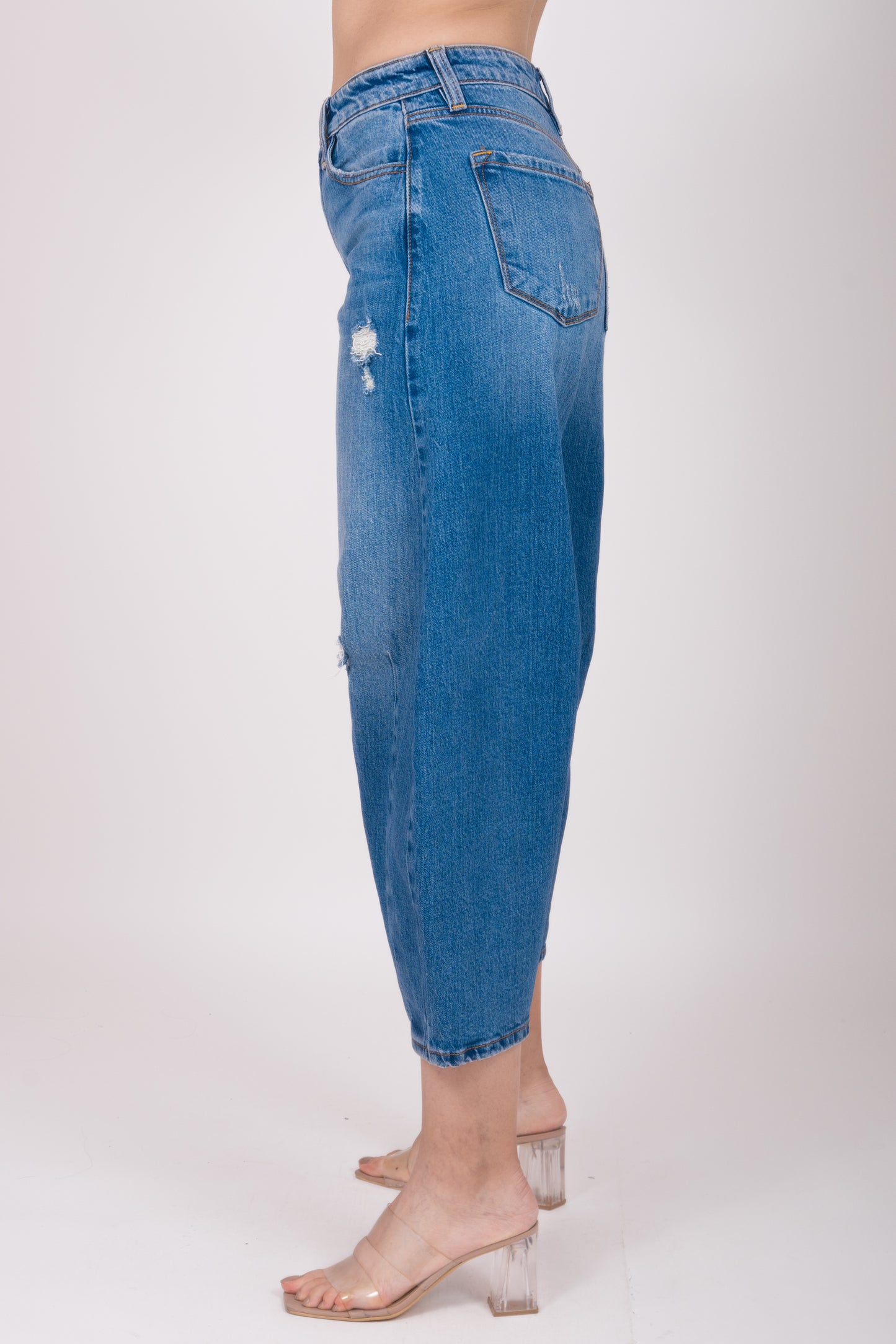 Jeans pierna ancha con pinza en tobillo C9390M